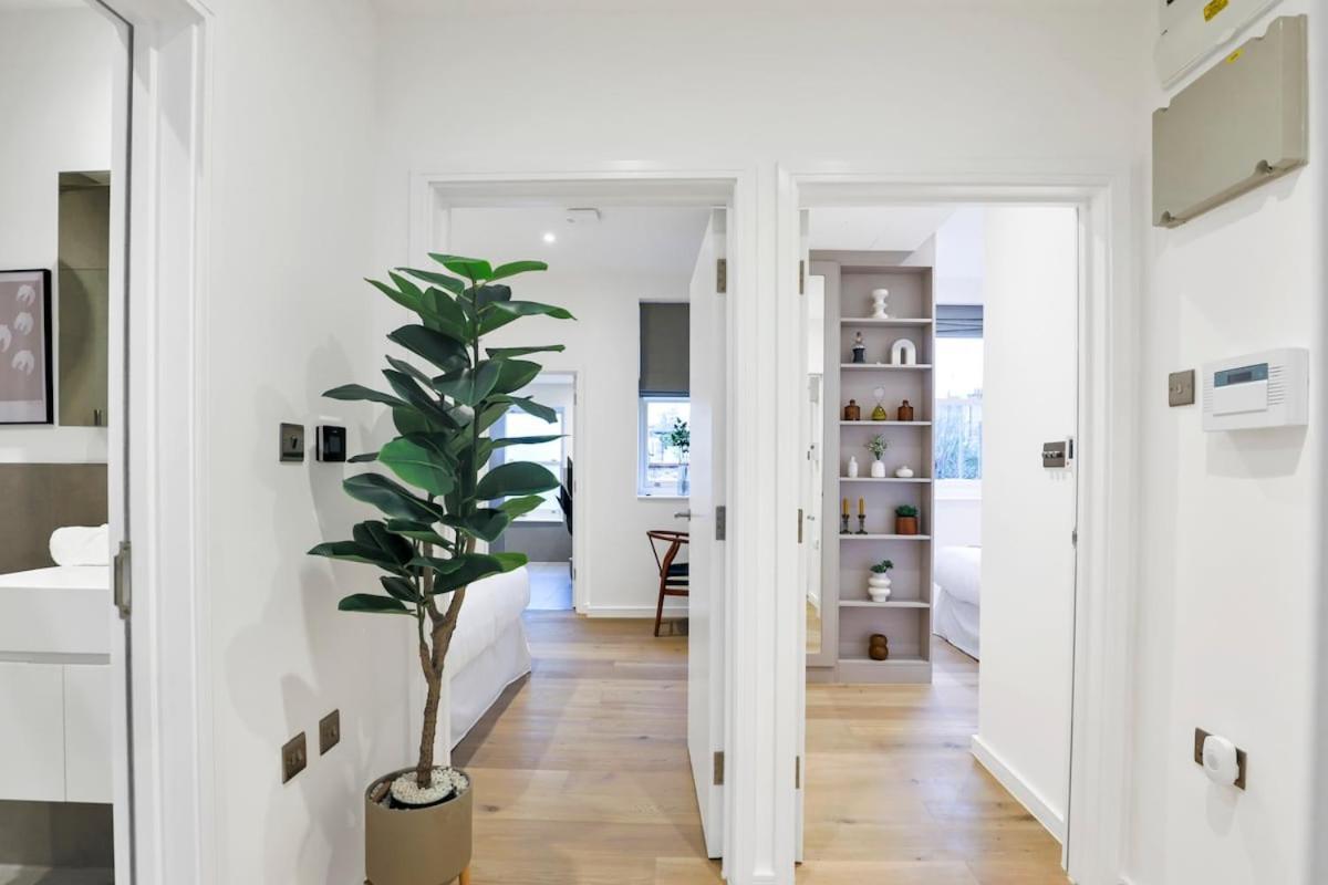 New In Kensington -2 Bedrooms 2 Baths Londra